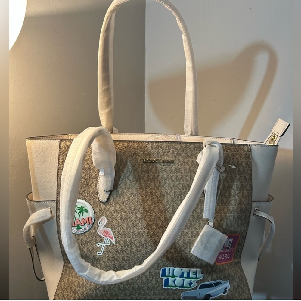 Michael Kors Gilly Large Jet Set Drawstring Top Zip Tote NWT $598 MSRP NWT - Picture 7 of 9